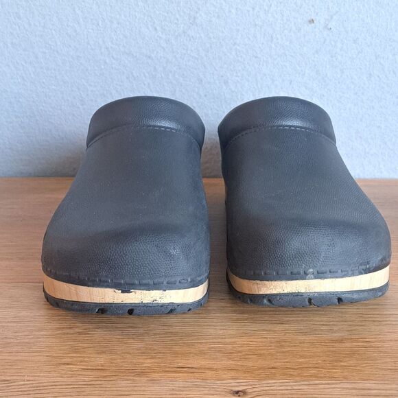 Dansko Kane Clogs Slip On Women Size 38 8 Black Lightweight Outdoor Gardening - Picture 2 of 10